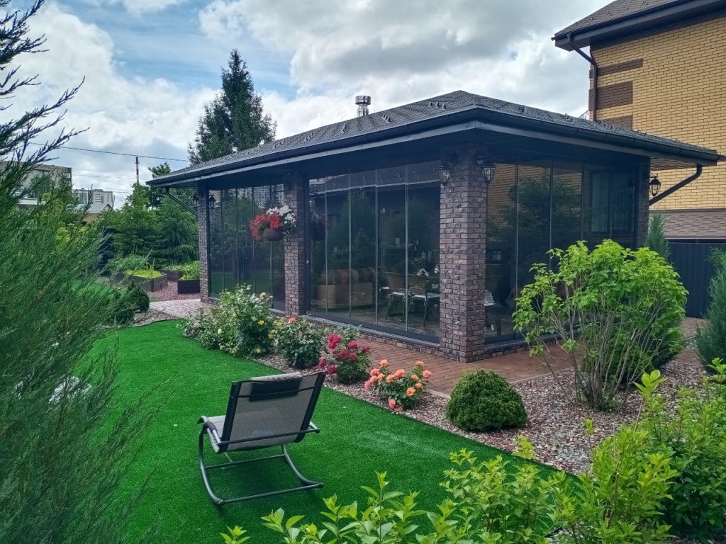 Преимущества остекления веранд