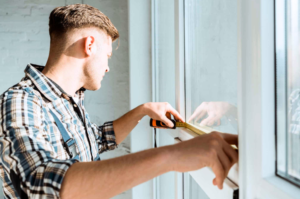 Процесс замера окон